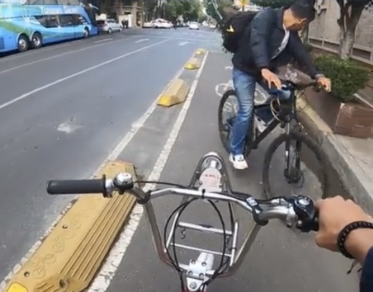 Ciclista contra ciclista